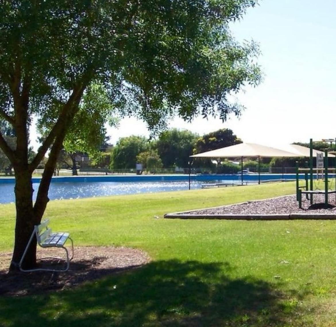 Millicent Lakeside Caravan Park Hotel Buitenkant foto