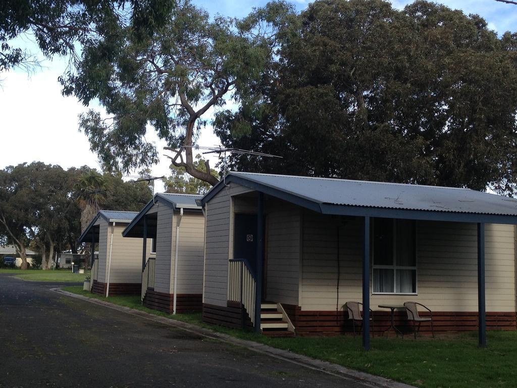Millicent Lakeside Caravan Park Hotel Buitenkant foto