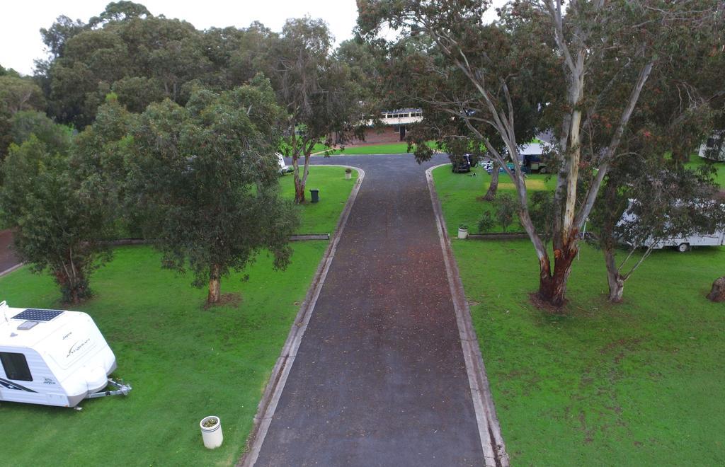 Millicent Lakeside Caravan Park Hotel Buitenkant foto