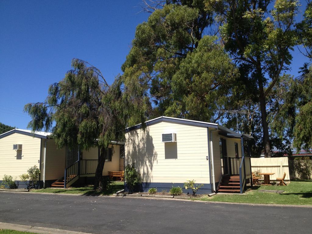 Millicent Lakeside Caravan Park Hotel Buitenkant foto